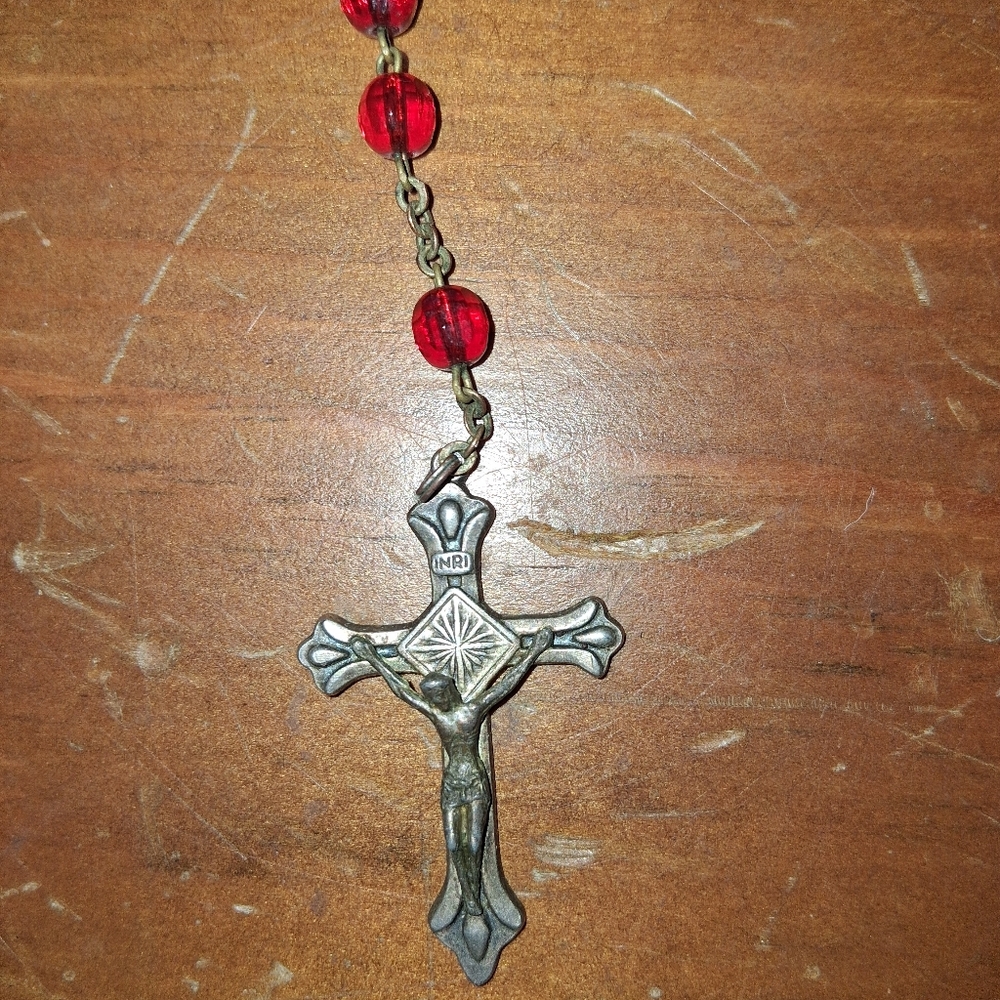 Vintage Red Glass Rosary With Crucifix Marked Italy - Picture 5 of 7